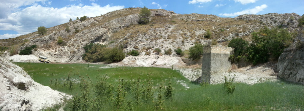 The 'Pantano Amadorio' as it most is... dry. This was in July 2014. Note the dam on the right. Behind it you can climb down, (use ropes).